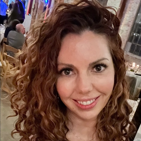 Hello 👋 and Welcome to My Closet! - Picture 1 of 3